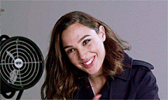 刷一组加朵的可爱表情包~  附一小段她以前唱的歌，小烟嗓儿还蛮带感的
L贝克街档案员的秒拍视频 ​​​​