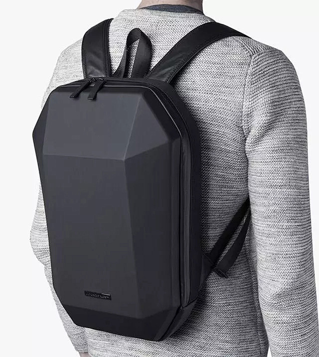 UN Stealth Backpack时...