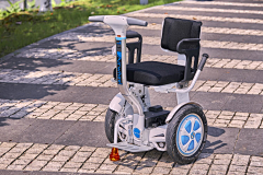 爱尔威智能科技采集到Airwheel爱尔威A6智能平衡代步车