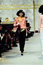 Chanel Spring 1993 Ready-to-Wear Fashion Show : The complete Chanel Spring 1993 Ready-to-Wear fashion show now on Vogue Runway.