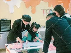 糖玩意小朋友动手制作糖画~
