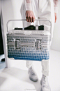 Dior Men S/S 2020｜Dior x Rimowa独家限定合作系列闪亮登场，强强联合打造出一系列大包小包挎包拎包后背包等各种铝制硬箱～ ​​​​