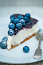 蓝莓芝士蛋糕…
Blueberry cheesecake...