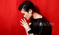 李宇春佩戴ooh Dear毕加索系列戒指为时尚公益项目——“公益星设计”拍摄海报