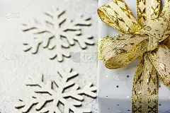 精美的礼盒，银灰色圆点纸包装，金色丝带，雪色背景，雪花。圣诞新年礼物大减价。本空间