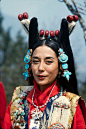 锡金(Sikkim)是位于喜马拉雅山脉南麓的一个独立的世袭君主国，曾长期作为吐蕃帝国的附属国存在。藏文中将其称为འབྲས་ལྗོངས། 意为“稻米之国”。1975年，锡金被并入印度，国王流亡海外，从此锡金王室不被任何国家承认。历史倒退到十几年前的1960年代，此刻锡金正在举国欢庆盛大的王储婚礼 ​​​​...展开全文c _123 #率叶插件，让花瓣网更好用#