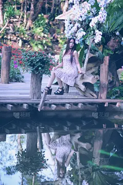 多色的,亚洲,青年女人,园林,垂直画幅,美,美人,夏天,户外,草