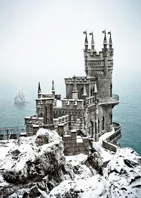 雪中的燕窝城堡，乌克兰