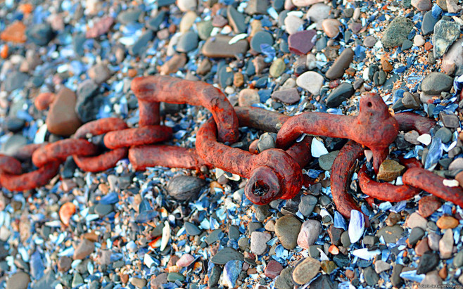 海 砂砾 生锈 铁链