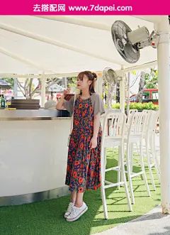 上次的帖子中很多妹纸表示衣服好看，但是穿不进去。。额！好吧！今天美美美美街就微胖妹纸们的日常穿衣打扮跟大家探讨下，其实一款成功的单品就能完美的藏肉哦。come on！首先运用宽松的上衣or裤装完美藏肉，通过上衣跟下身的修饰可以很好的达到显瘦效果哦，又或者是一款宽松的裙装配上束腰，完美凸显身材！夏季+微胖妹纸穿搭守则，不看就安静的胖下去吧！