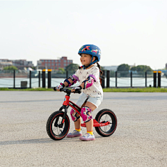 超级甜的小仙女采集到自行车 # 滑板车 # 滑步车