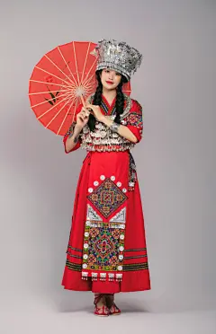 赶秋节苗族少数民族银饰女性人物摄影图