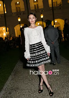 【图】周迅2013上半年活动着装回顾辑：香奈儿(Chanel)华服是穿衣“主调”，偶有前卫混搭来“调剂”！_第8页_周迅_海报时尚网