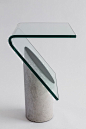 其中包括图片：Mesa lateral Dobra - Rodrigo Ohtake
