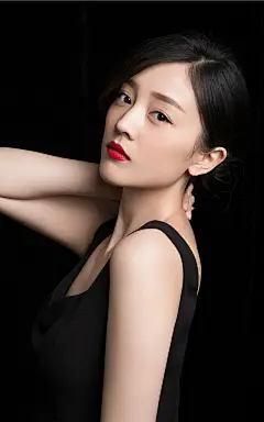 氧气美女何花清纯甜美时尚写真手机壁纸下载