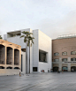 巴塞罗那当代艺术博物馆扩建竞赛:三家西班牙事务所的方案 : 巴塞罗那当代艺术博物馆（MACBA）成立于1995年，是Raval区的城市更新计划的一部分。博物馆建筑由美国建筑师理查德迈耶设计。如今，白色的 “迈耶楼”和他门前的广场Plaça dels Àngels已经成为巴塞罗那老城区的标志性公共空间。相信参观过博物馆的人都对广场上的滑板少年印象深刻。 博物馆成立后，巴塞罗那市议会逐步将位于广场对面的修道院Convent dels Àngels也一并交给博物...
