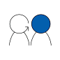 吉利我们logo2：
设计思路：我们的汉语释义就是包括自己在内的人，所以logo的创意包含了吉利人和吉利的客户，以G脑袋代表吉利人，蓝色脑袋代表吉利的客户，吉利人的脑袋的箭头指向着吉利的客户，吉利概念呼之欲出，吉利将决定权交友客户手中。
理念：用户品牌“我们”将以用户主理、用户选举、用户运营的全新模式打造，并提出将用户品牌“我们”标识的话语权、最终决定权也将交于用户手中，至此“我们”将成为首个开放共创的品牌标识。
含义：吉利+吉利的客户=我们，依据这个概念，以吉利的品牌单词G设计代表为吉利人，在吉利人旁边