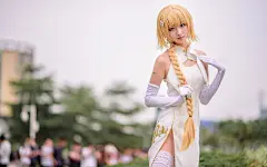 性感短发cosplay美女高清桌面壁纸