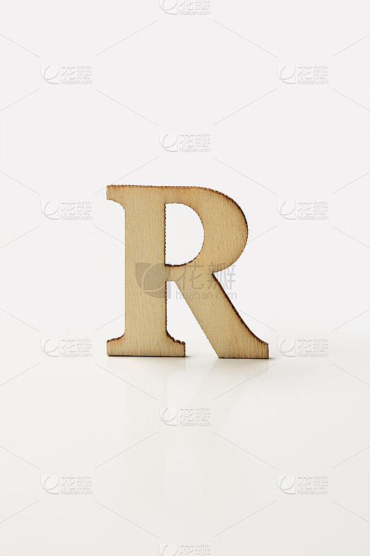 字母R