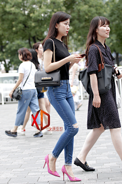 东站痴迷采集到大白长腿我要的女人