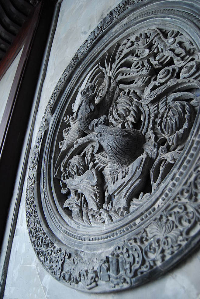 砖雕国家级非物质文化遗产雕刻师傅们在青砖上雕刻出栩栩如生的人物