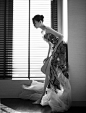 #关晓彤飞天奖红毯造型##关晓彤飞天奖花朵仙女裙# @关晓彤 今晚随入围作品《光荣与梦想》亮相#第33届飞天奖# 颁奖典礼。暮色之下，一袭立体花朵高定仙女裙，与电视人共襄盛举