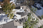 东京理工大学中野校区 Tokyo Polytechnic University Nakano Campus by studio on site : studio on site ：东京理工大学中野校区由分散在当地的多个场所组成。由于中野本身是一个狭窄的住宅区，大学建筑必须分散在现有的土地上。我们承担的项目是最大的场地，有三座建筑围绕庭院。这是为人员密集的城市校园里的学生和工作人员设计的一个宝贵的开...