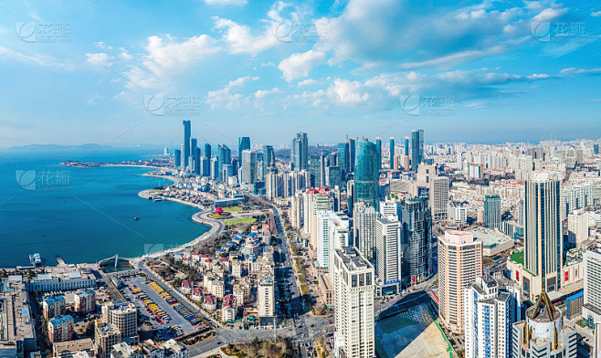 航拍青岛海滨城市建筑天际线
