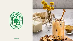 YOYO酱标志包装设计 | 果酱 简约 水彩 插画
------
设计|FORMER
插画|巫七也也
------
“YO！YO！切克闹，煎饼果子来一套”，煎饼配果酱，越吃越坚强，干饭人，请干掉这瓶果酱。
------
命名：流行词酱紫，爱酱 → YOYO酱，朗朗上口，温暖柔和，简单易记。

标志设计：将YOYO打散重构，构成植株、幼苗、果实、根茎的形态，体现选用的是天然生态的好材料来制作的产品，传达绿色健康的饮食理念。

插画设计：插画采用了水彩的形式来表现，朴拙、诗意，视觉冲击力强。

包装设计：选用