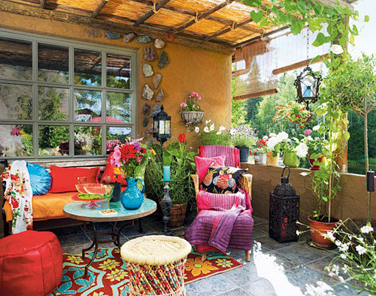将一个阳台变成花园~颜色很丰富~虽然都很...