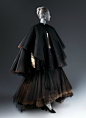 服装｜1950，大裙子~
就是，不仅是大家常见的那种短裙，还有很多有意思的礼服和设计。 ​​​​
