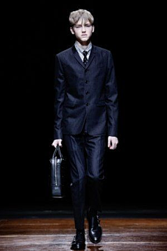 桔子梅采集到Dior Homme2014冬季男装系列发布秀