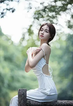 赏心悦目美女壁纸第69期-碧水环绕清新如画少女_神笔画影醉佳人_2024年03月09日_微头条-今日头条