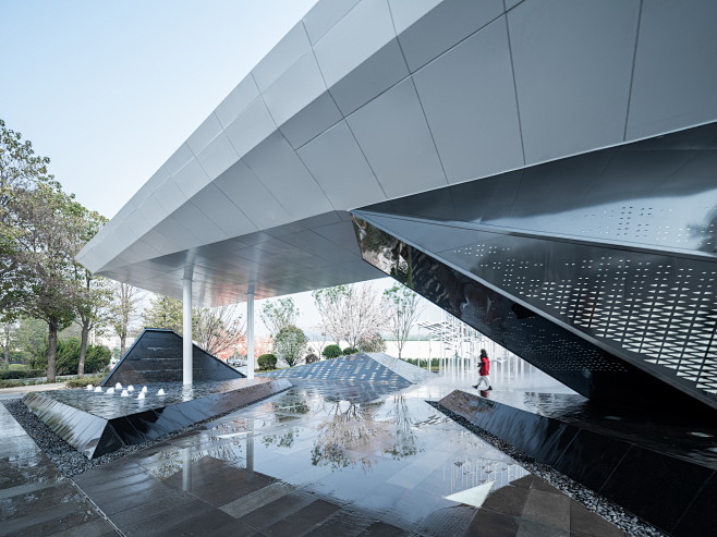鹤壁建业世和府大门入口实景图