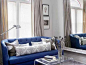 [室内设计联盟，摘#家居#] ，蓝色的布艺沙发，给这个客厅注入了大海的气息。大面积的镜子，让这个小客厅在视觉上形成double的效果，扩大了视觉的宽敞感。大面积的窗户，将明媚的阳光引进室内，使这个空间显得宽敞而明亮。#家居#
