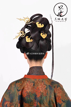 HOHKK采集到服装