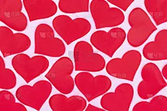 粉红色背景的庆祝卡片，以红心图案装饰的卡片，情人节