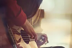 唯美的吉他 美丽的音乐女孩