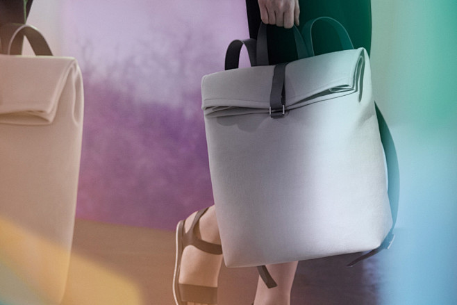 灰白色，Serpentine Bag，蜿...