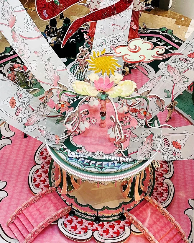 「灵蛇花园」绽放浦东 陆家嘴中心六周年开...