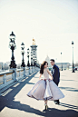 花海婚纱照订婚照。婚礼时光——关注婚礼的一切，分享最美好的时光。#订婚照##婚纱摄影#