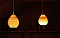 日本的Hikaru Yajima设计的陶瓷吊灯，用玻璃混合粘土新材料烧制成，通透性高。