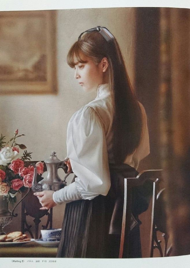 岛国画家山本大贵的油画作品，一种手持相机...