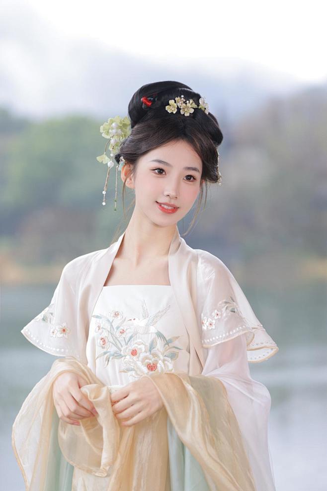 明珠SARA：雨天拍的小玉太美惹～还剩下...
