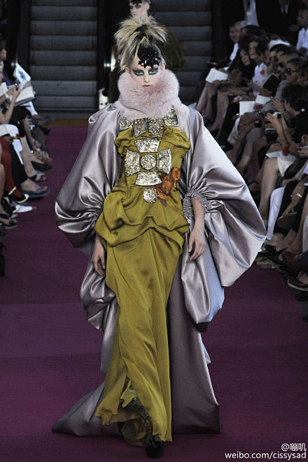 #Christian Lacroix#压...