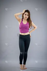 这个女孩正在显露