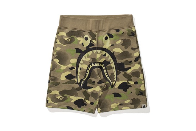 A BATHING APE® x UND...