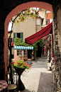 Courtyard, Gandria, Switzerland
photo via sadi