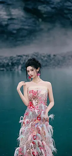 美女壁纸～王星辰，这身花裙子配上...@霁枫壁纸的动态