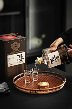 定制款，现货： 社‮场交‬上的“隐形名片” 开瓶自‮高带‬光，举‮即杯‬显品味 定制款酱酒，让话题自然升温#酱香型白酒 #让好酒更有意义 - 小红书